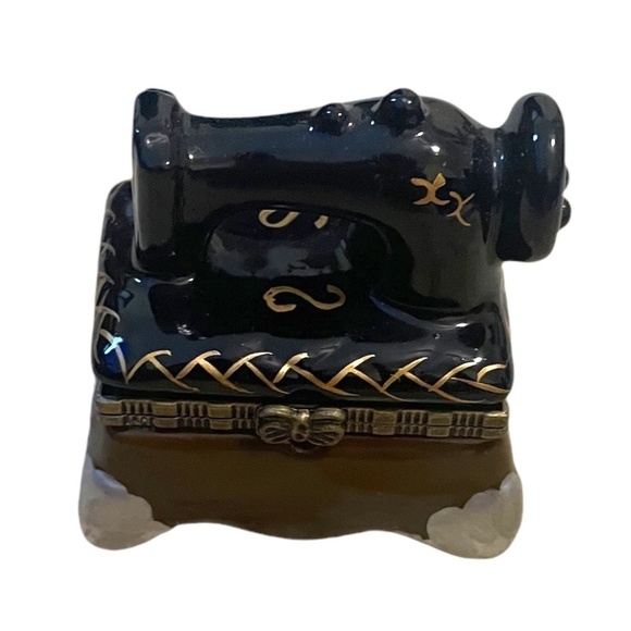 Vintage Ceramic Black Sewing Machine Trinket Box with brown base and hinged lid